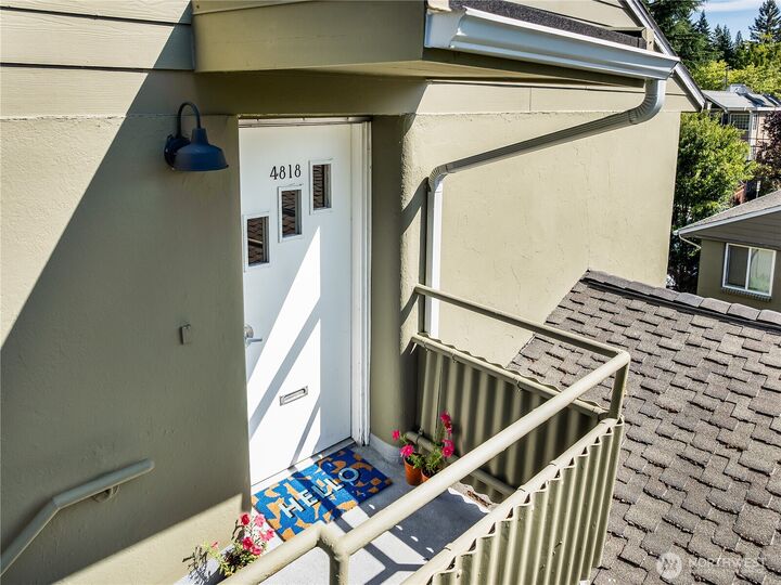 Property Photo: 4818 Terrace Drive NE WA 98105