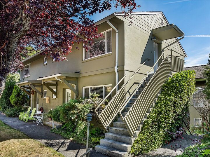 Property Photo:  4818  Terrace Drive NE  WA 98105 