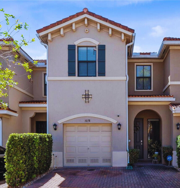 Property Photo: 1078 NW 33rd Manor FL 33064