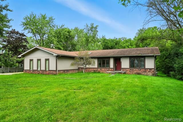 Property Photo: 29220 Greening Street MI 48334