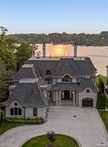 Property Photo: 2676 Lari Court MI 48324