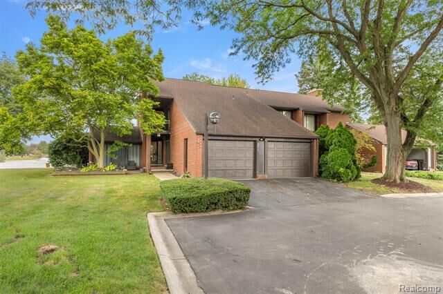 Property Photo: 3011 Lindenwood Drive MI 48120