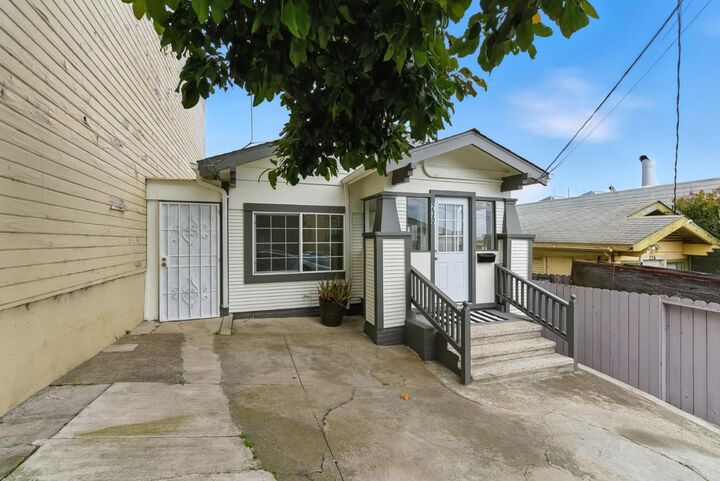 Property Photo: 230 Rhine Street CA 94112