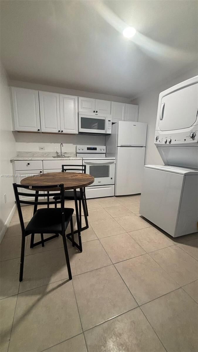 Property Photo: 14392 SW 95th Ter B FL 33186