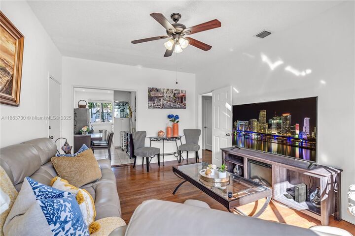 Property Photo: 825 Jefferson Ave 4 FL 33139