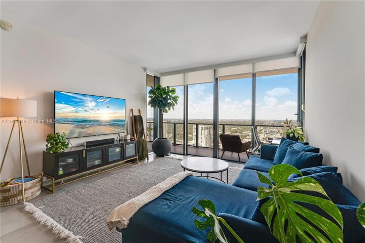 Property Photo: 88 SW 7th St 2910 FL 33130