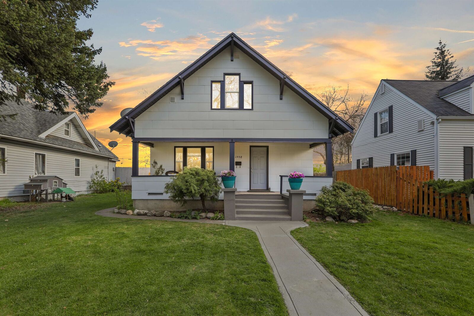Property Photo:  1908 E Gordon Ave  WA 99207 