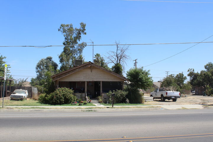 Property Photo: 528 N E Street CA 93274