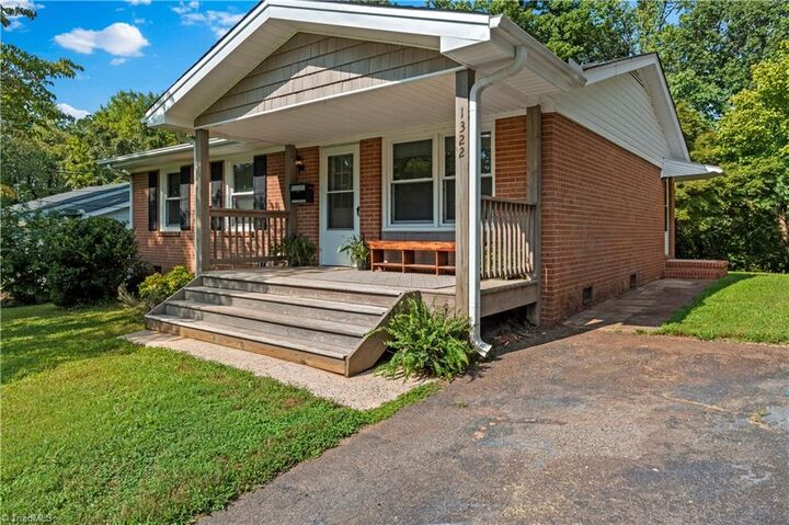 Property Photo: 1322 Madison Avenue NC 27103