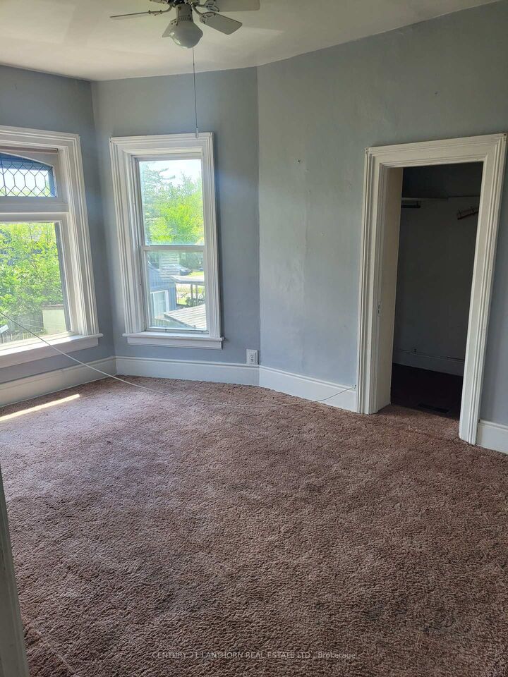 Property Photo:  88 West Street S 88 - 86  ON K7R 2P2 