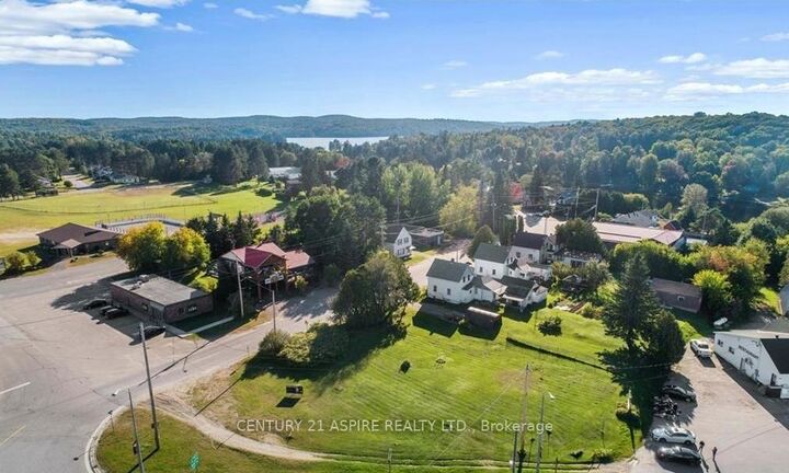 Photo de la propriété:  00 Pcl 36-1 Sec 36M220 Highway  ON K0J 2M0 