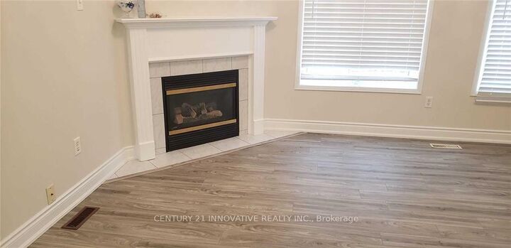 Property Photo: 32 Yellowood Circle Upper ON L4J 8M1