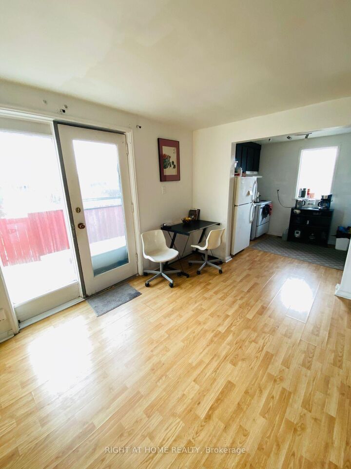 Property Photo: 2123 Lawrence Avenue W #4 ON M9M 1H7