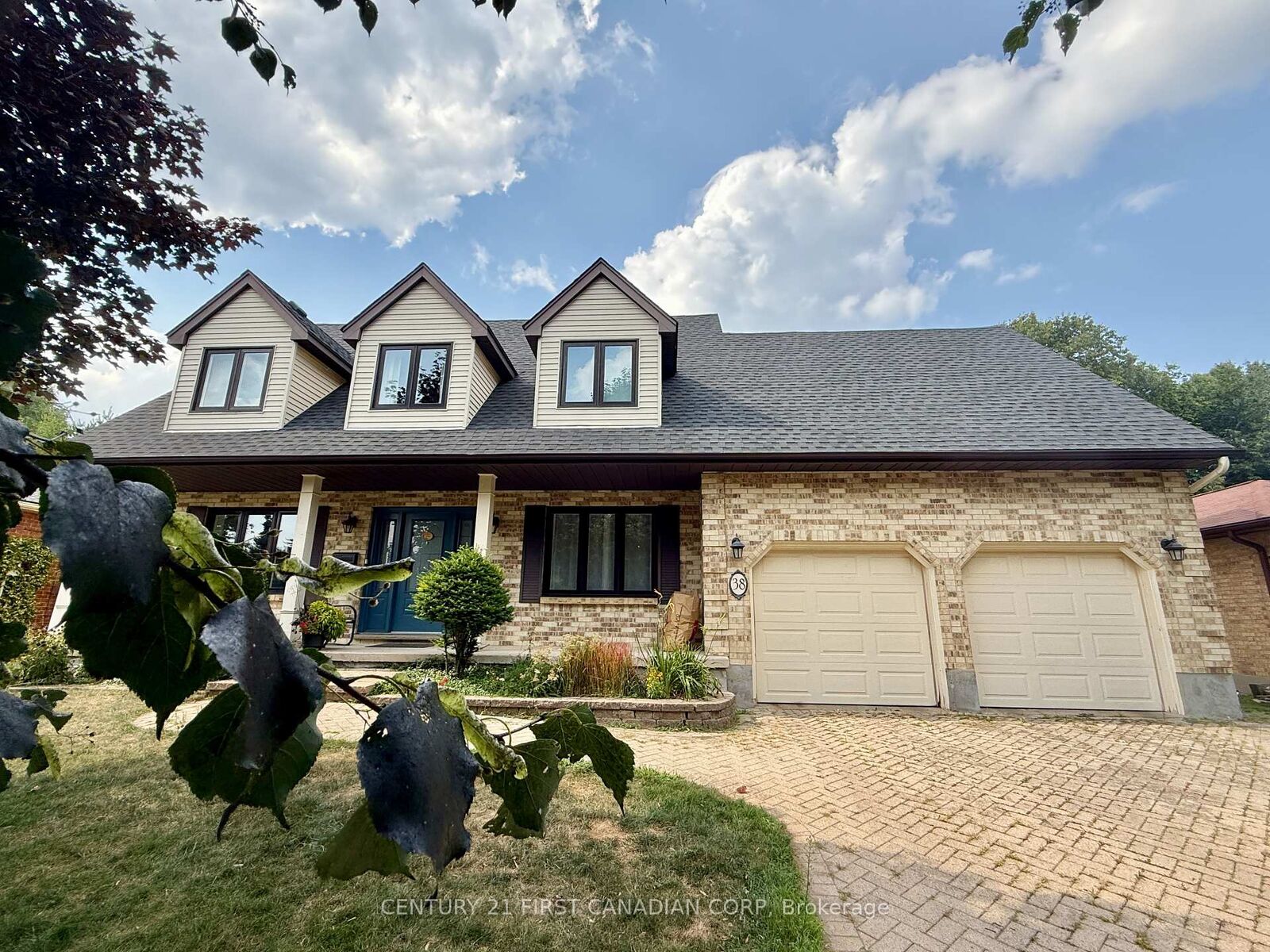 Photo de la propriété: 38 Jennifer Gardens ON N5X 3K8