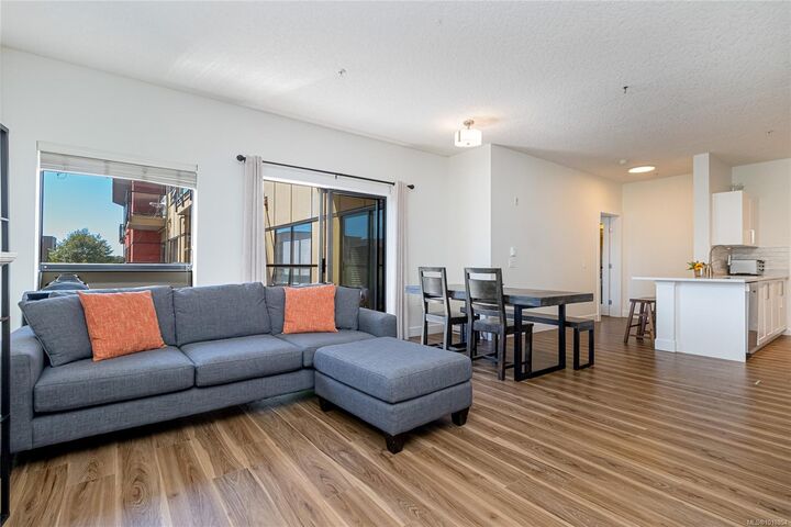 Property Photo:  870 Short St 408  BC V8X 2V5 