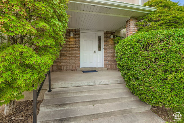 Property Photo: 11966 S Bluff View Dr Dr E UT 84092