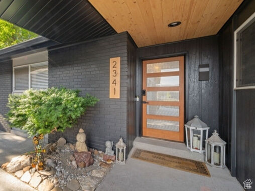 Property Photo: 2341 E Neffs Ln UT 84109