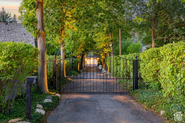 Property Photo: 2185 E Applewood Ave S UT 84121