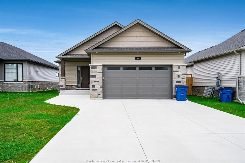 Property Photo:  42 Evening Drive  ON N7L 0B6 