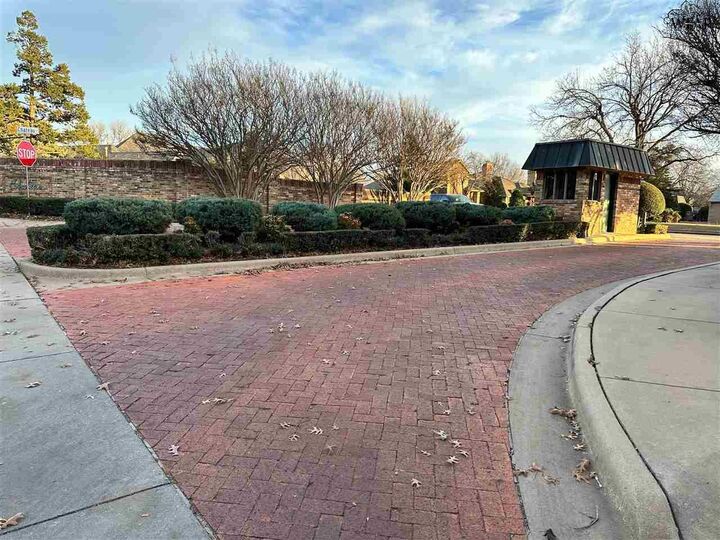 Property Photo: 12 Chateau Court TX 76302