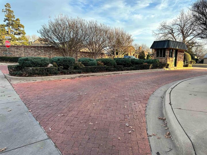 Property Photo: 12 Chateau Court TX 76302