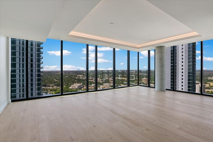 Property Photo: 610 Davis Street 3803 TX 78701