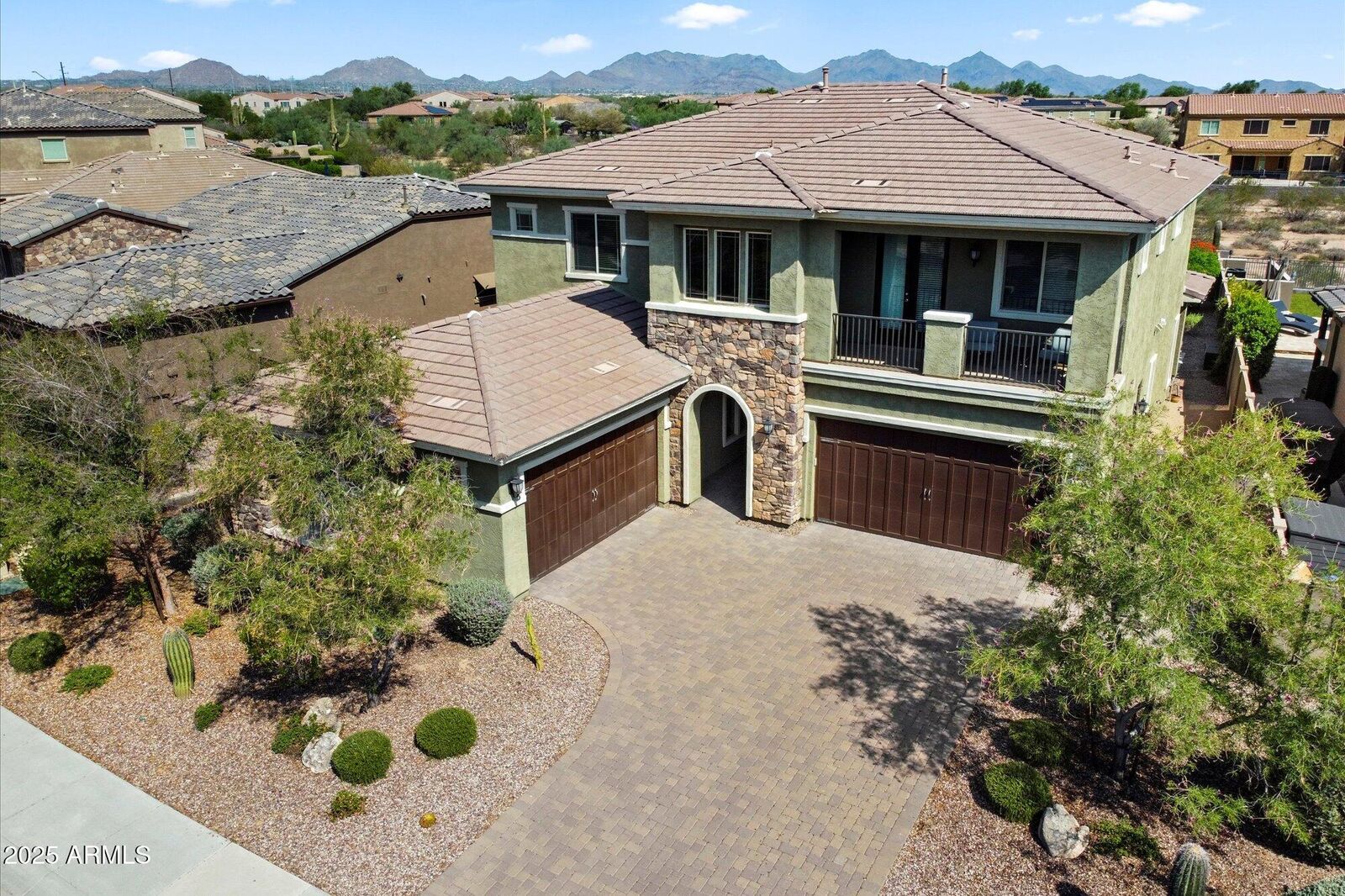 Property Photo: 23213 N 44th Place AZ 85050