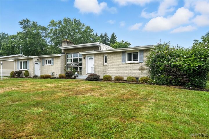 4990 Meadowbrook Road  Buffalo NY 14221 photo