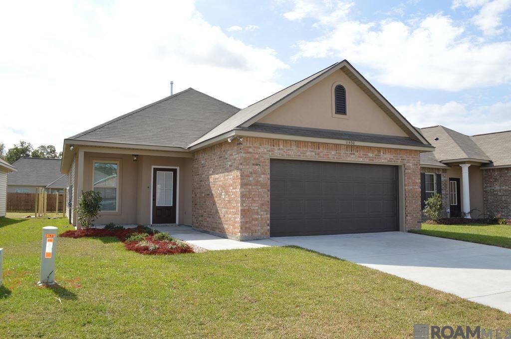 Property Photo: 11430 Ashwood Ct LA 70726