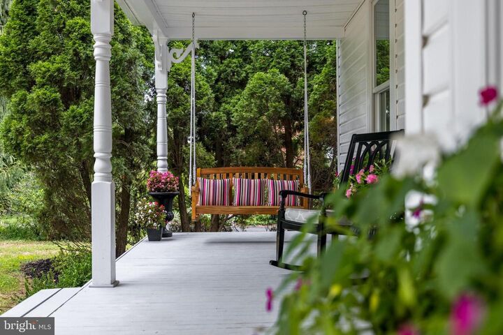 Property Photo: 7 E Loudoun Street VA 20141