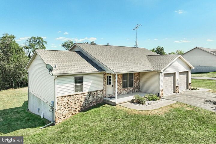 Property Photo: 965 E Butter Road PA 17406