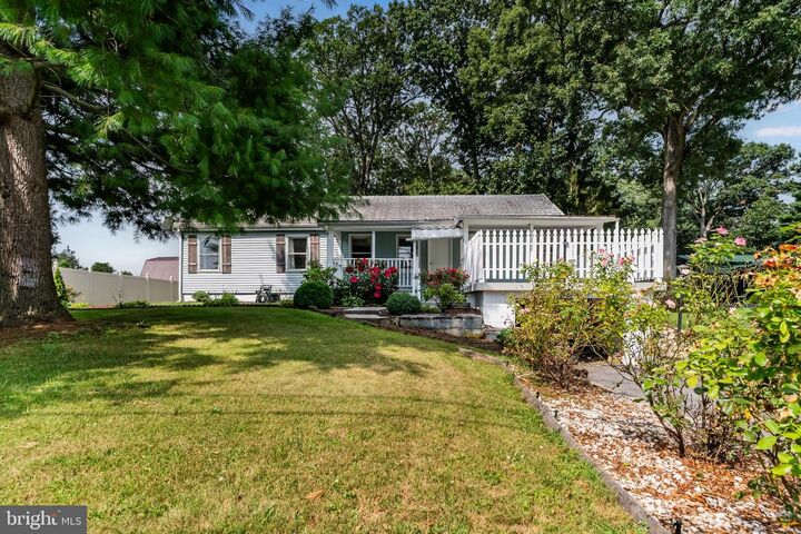 Property Photo: 2103 Smoketown Road Road PA 17222