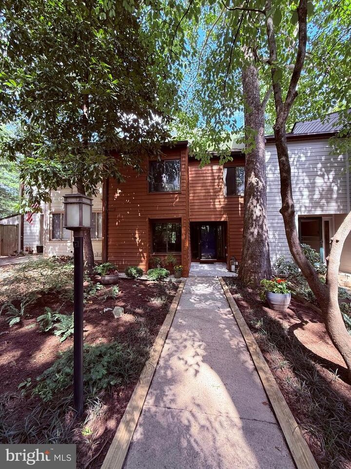 Property Photo: 11584 Woodhollow Court VA 20191