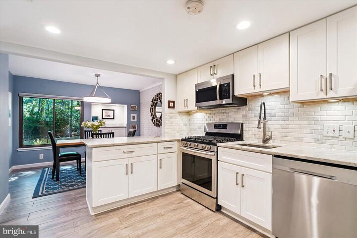 Property Photo: 11584 Woodhollow Court VA 20191