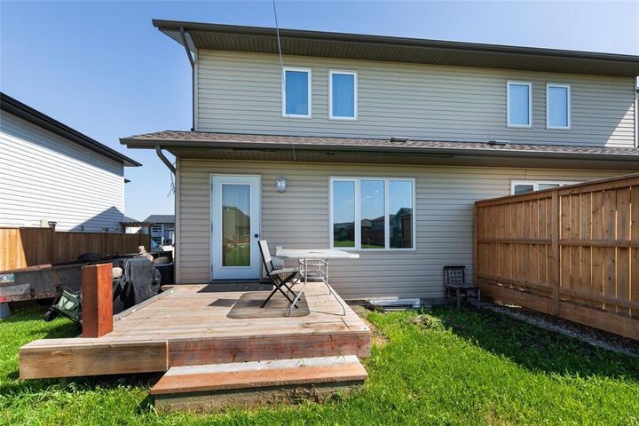 Property Photo: 50 Parkhill Crescent MB R5G 0Z3