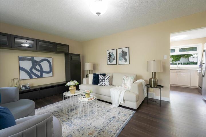 Property Photo: 126 Ravenhill Road MB R2K 3K6