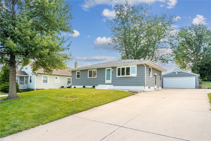Property Photo: 223 26th Avenue SW IA 52404