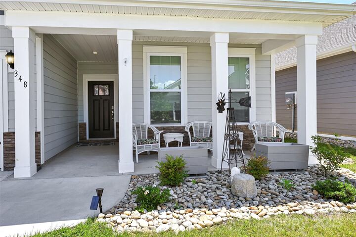 Property Photo:  