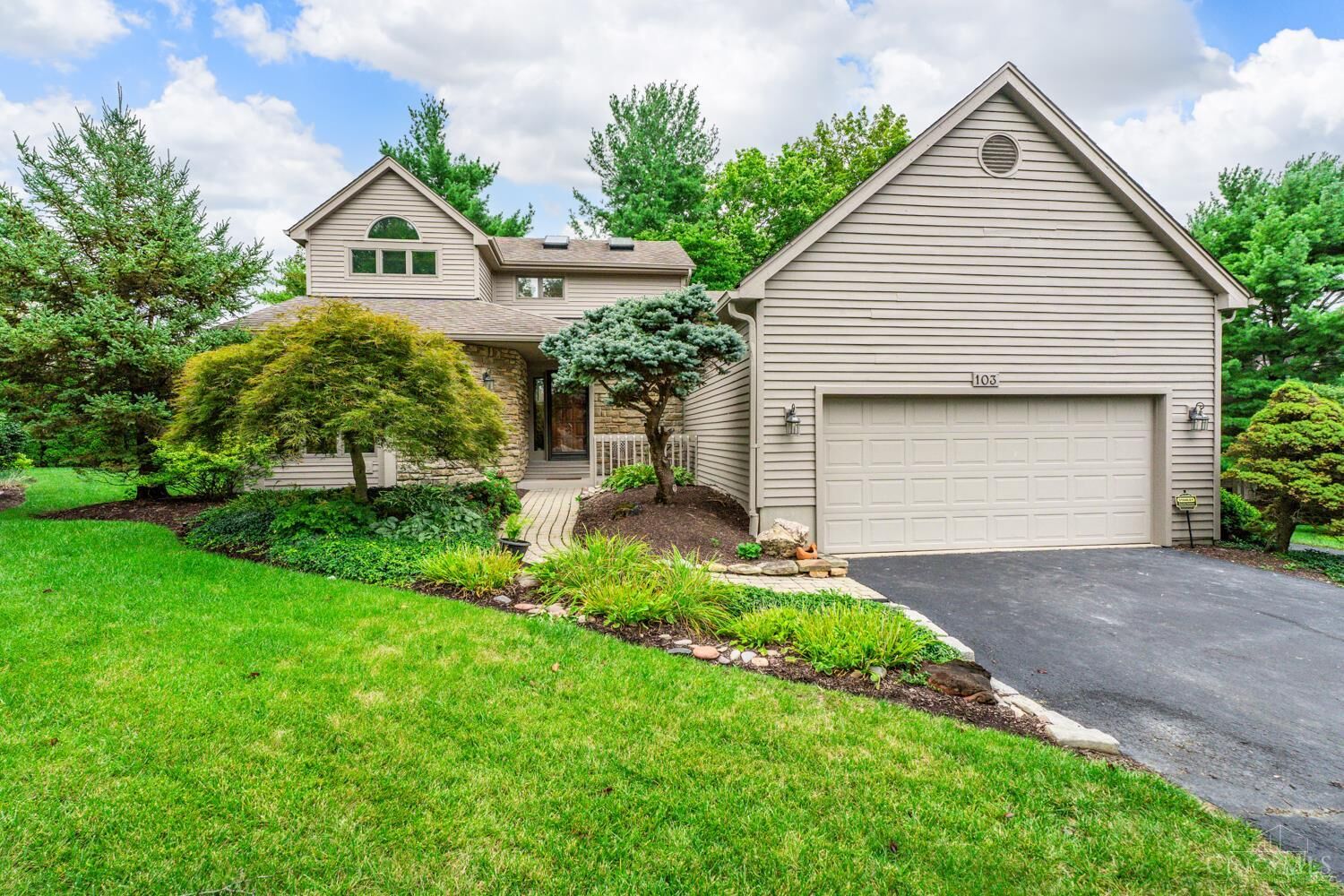 Property Photo: 103 Bentwood Court OH 45241