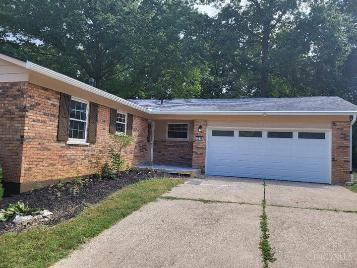 Property Photo: 2536 Ranchvale Drive OH 45230