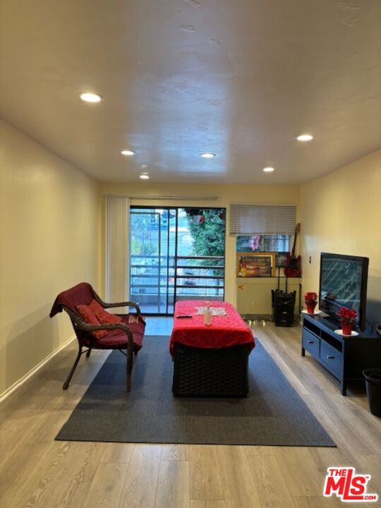 Property Photo:  1119 Albany St  CA 90015 