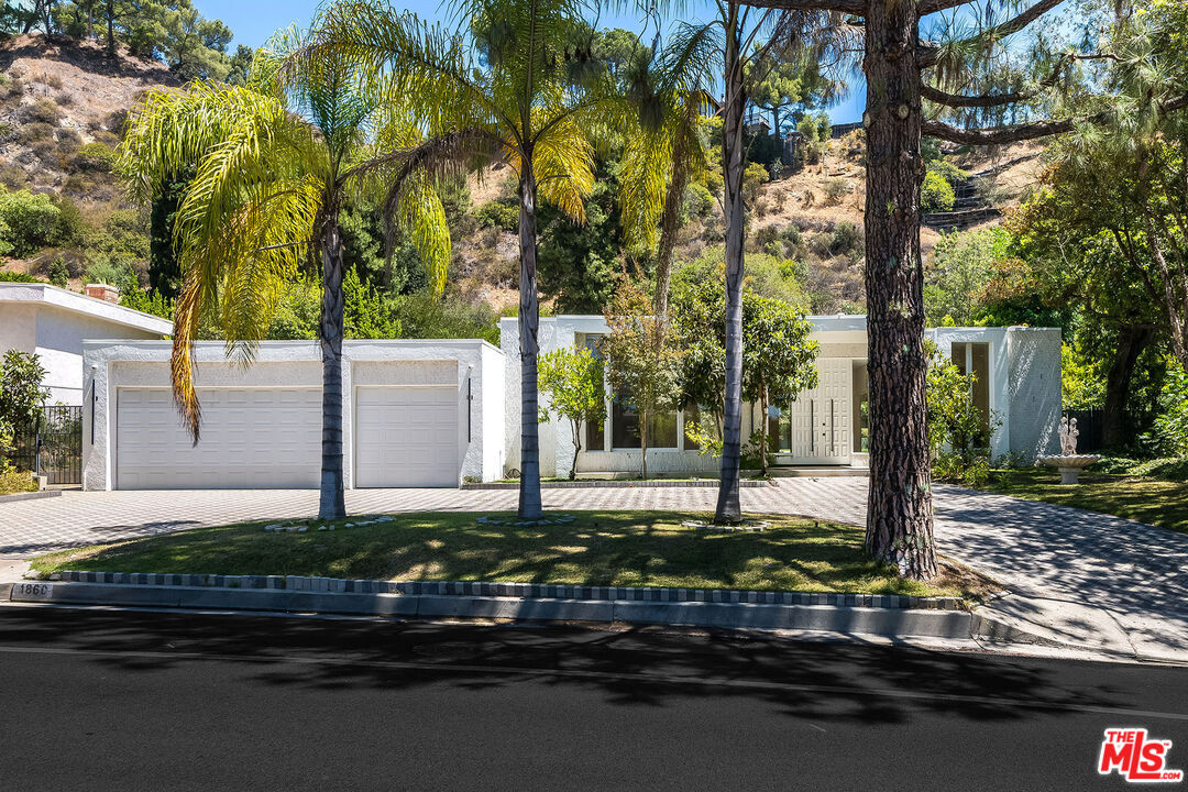 Property Photo: 1860 Loma Vista Dr CA 90210
