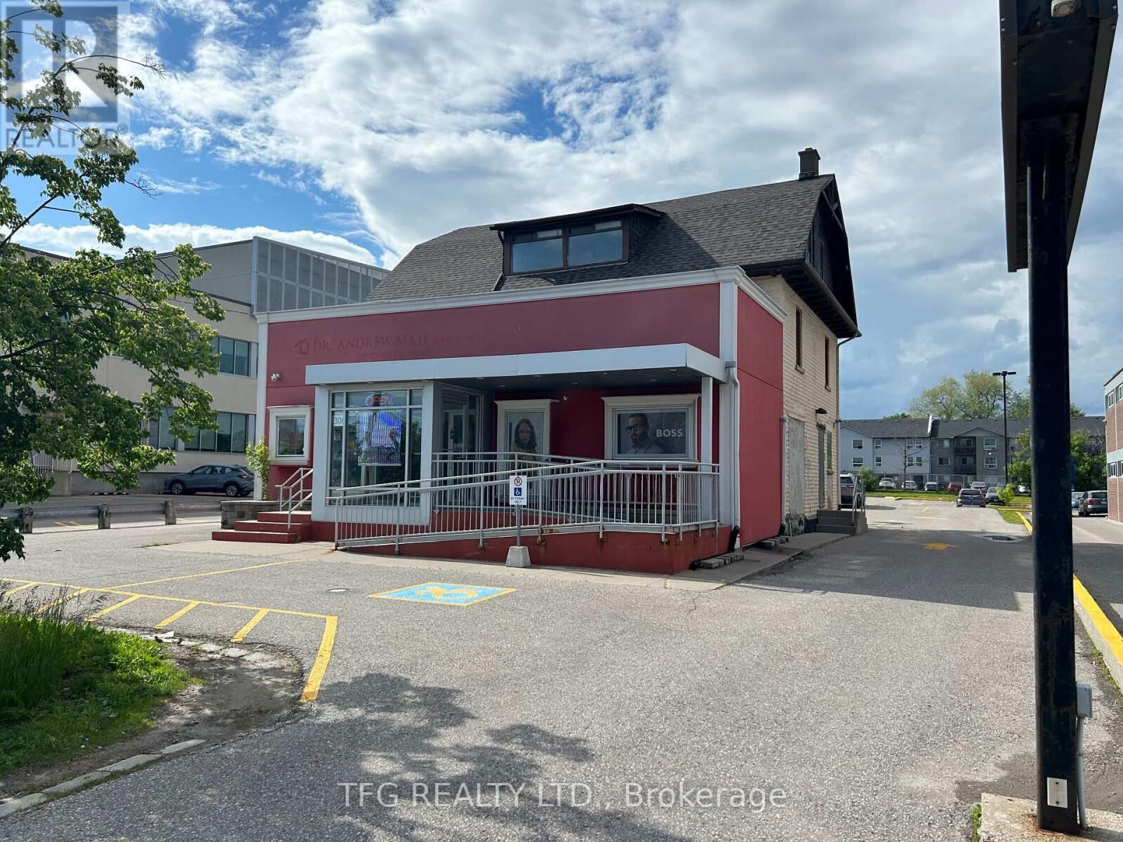Property Photo:  306 King Street West Upper  ON L1J 2J9 