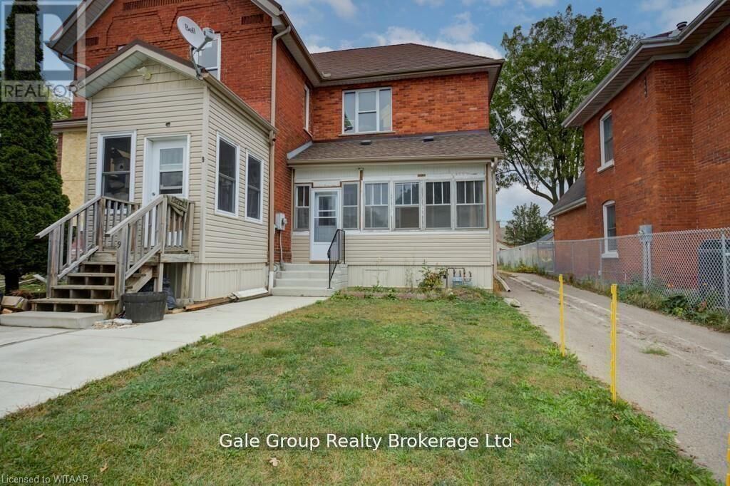 Property Photo:  11 Norwich Avenue South 9  ON N4S 3T7