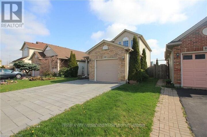 Property Photo: 945 Homeview Court ON N6C 6C1