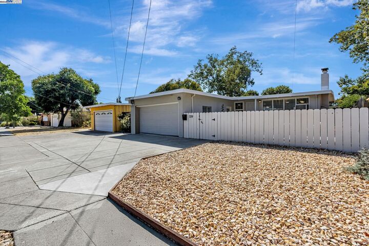 Property Photo: 729 Wasatch Dr CA 94536