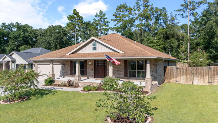 Property Photo: 6042 Trestle Street FL 32536