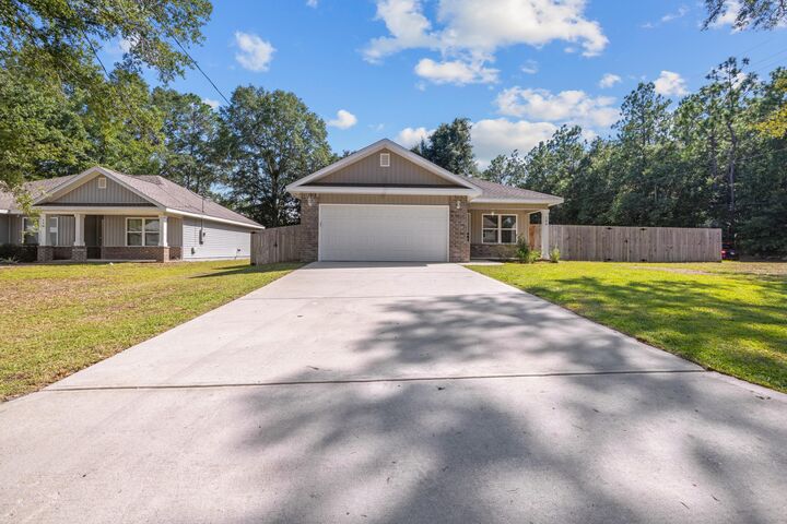 Property Photo: 104 Hampton Drive FL 32539