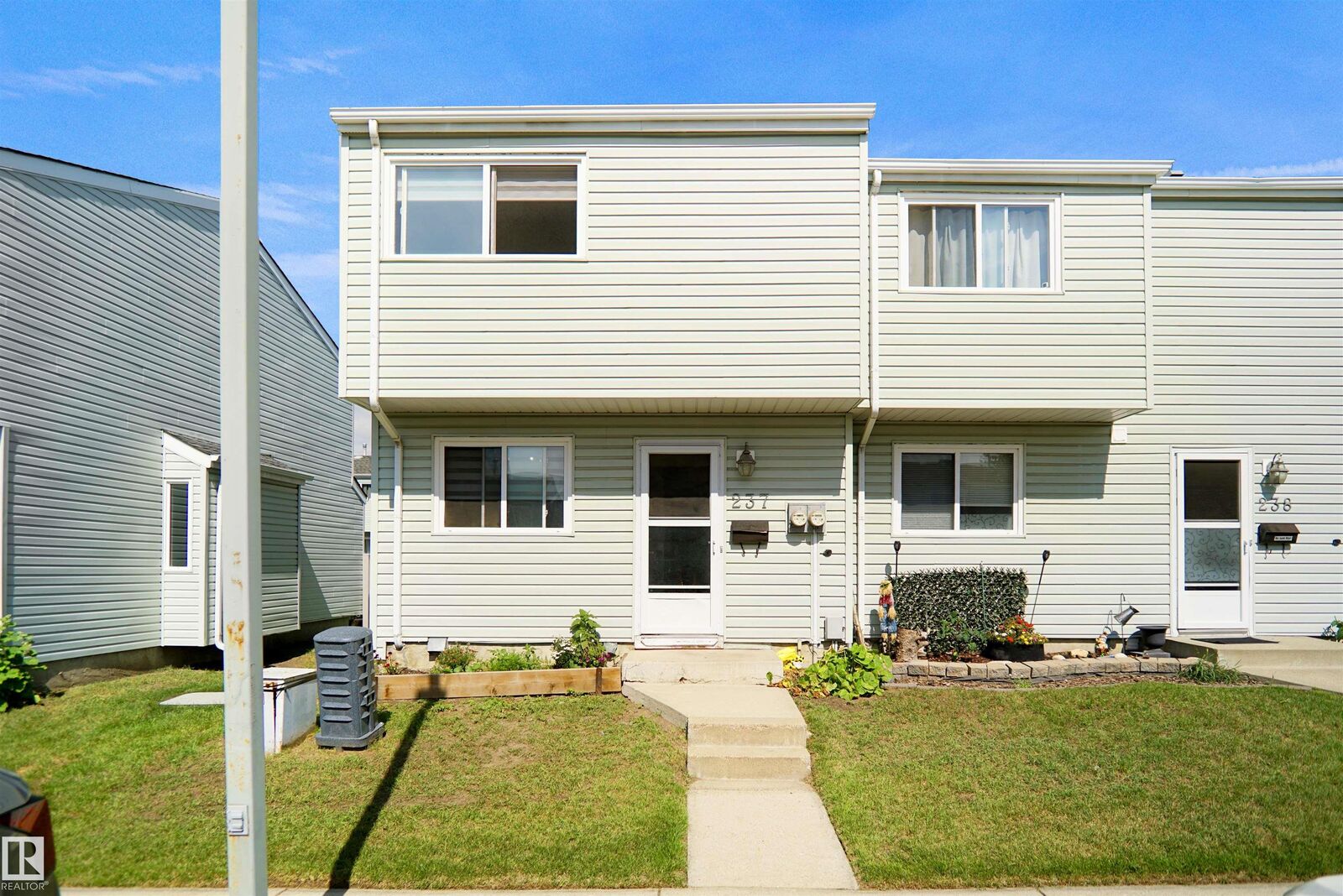 Property Photo: 237 Dickinsfield Court NW AB T5E 5V8
