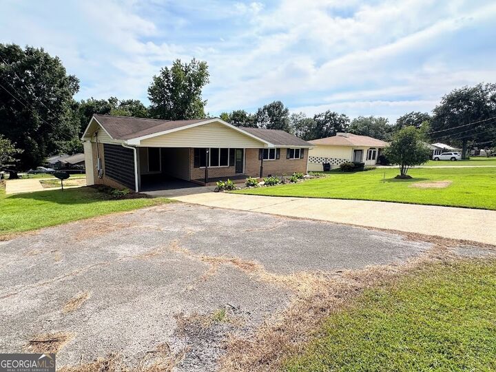 Property Photo: 1422 Clairmont Drive AL 36277